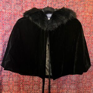 BNWT Collectif Paige Velvet Hooded Cape